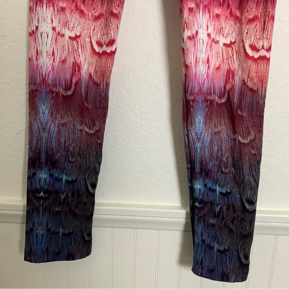 Barrel for Nadia Peacock Feather Yoga Leggings Size Small - Picture 11 of 16